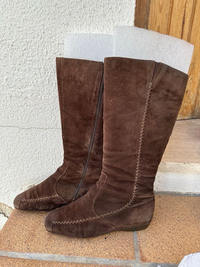 Botas marca Clarks ante marrón