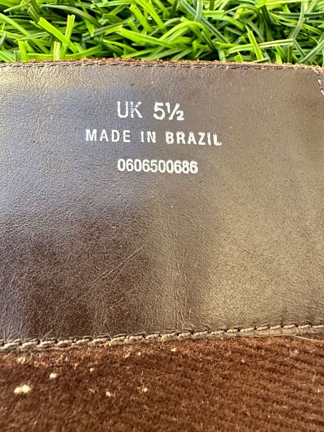 Botas marca Clarks ante marrón