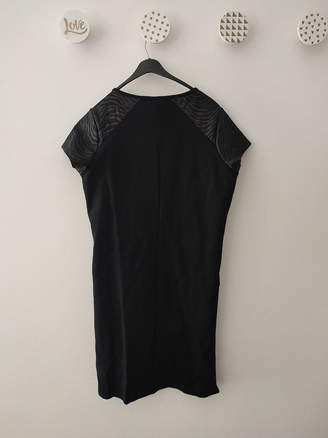 Vestido negro Stradivarius T. L