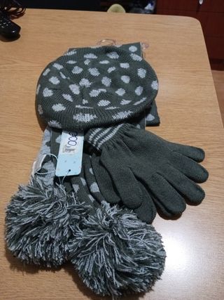 Conjunto de bufanda gorrito y guantes de niñas