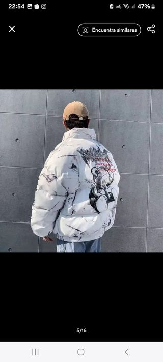 Cazadora unisex blanca y estampada