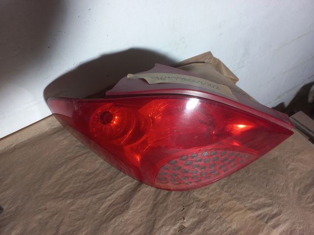 Piloto trasero izquierdo Peugeot