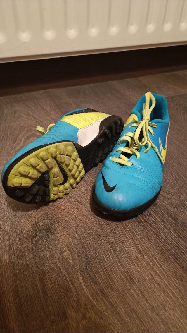 Botas Futbol Nike tacos