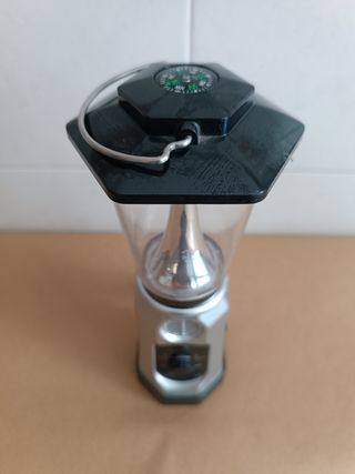 RADIO - LINTERNA ACCIONADA CON DÍNAMO