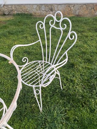 Sillas y mesa de jardín en hierro 