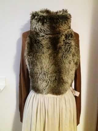 Peto/Cuello de piel sintética 