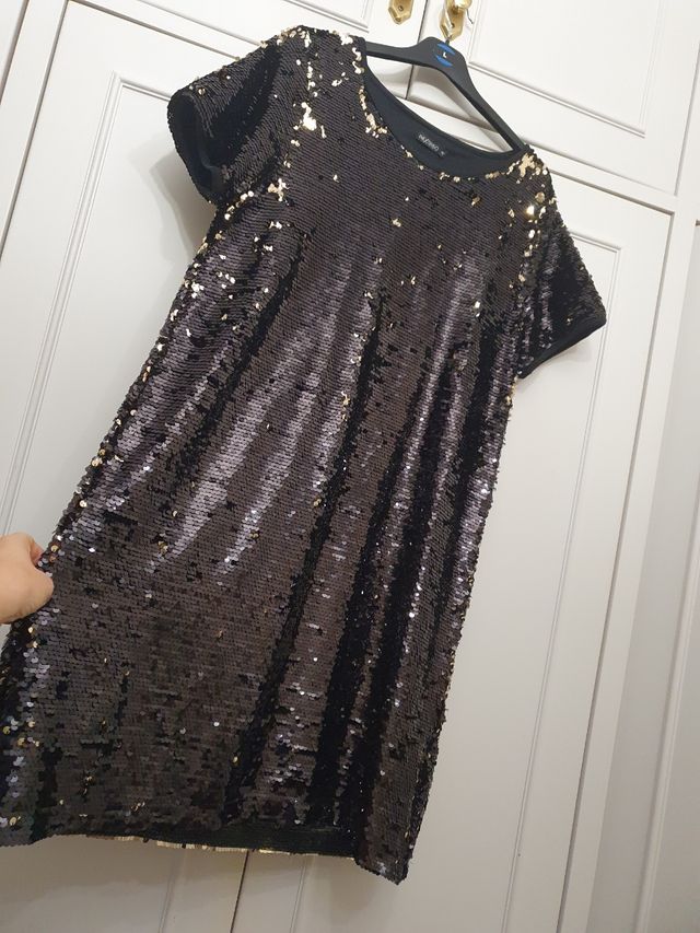 Vestido de lentejuelas en negro y dorado