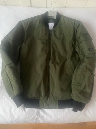 cazadora bomber Pull and Bear