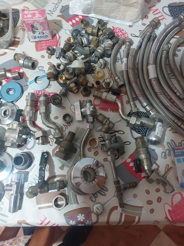 Lote de fontanería y gritos