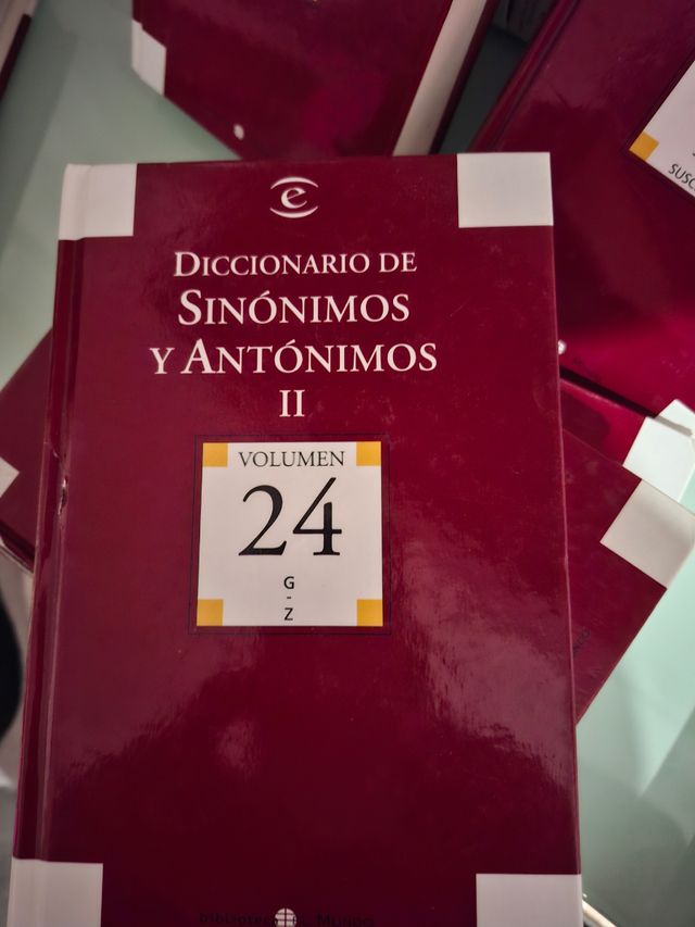 Gran enciclopedia universal. 30 libros