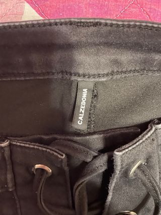 Pantalón negro pitillo elástico Calzedonia