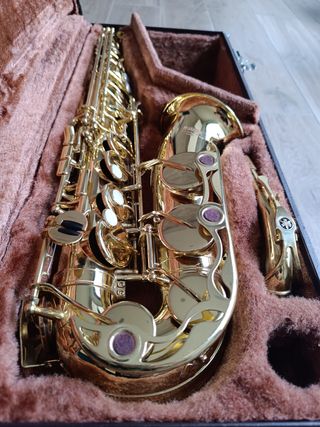 Saxo Alto Yamaha YAS-32 Logo Púrpura