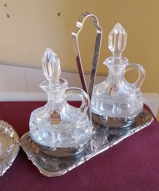 Bauletto rosso con oliera e porta formaggio