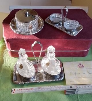 Bauletto rosso con oliera e porta formaggio