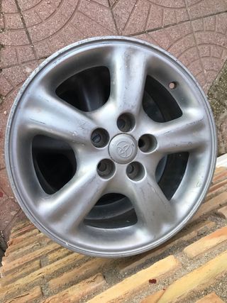 Cuatro llantas Toyota