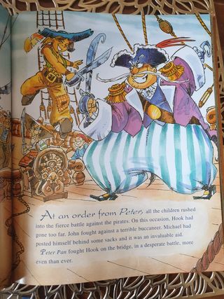 Cuenta cuentos bilingües: Peter Pan ; La gallina de los huevos de oro ; El flautista de Hamelin (Vol.9) (English and Spanish Edition)