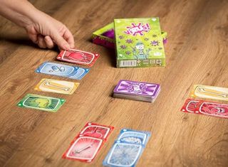 Virus!  Juego de cartas 8 a 99 años