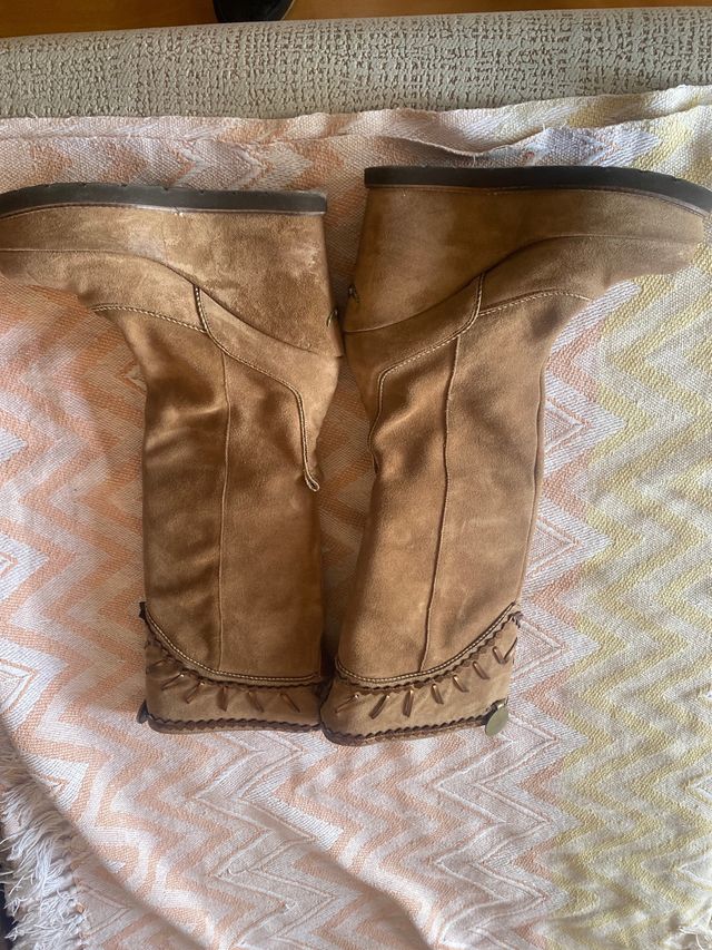 Botas de piel de chica (Nemonic)