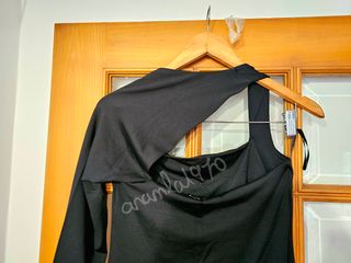 Vestido entallado asimétrico negro zara