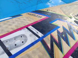 Tabla kitesurf strapless North