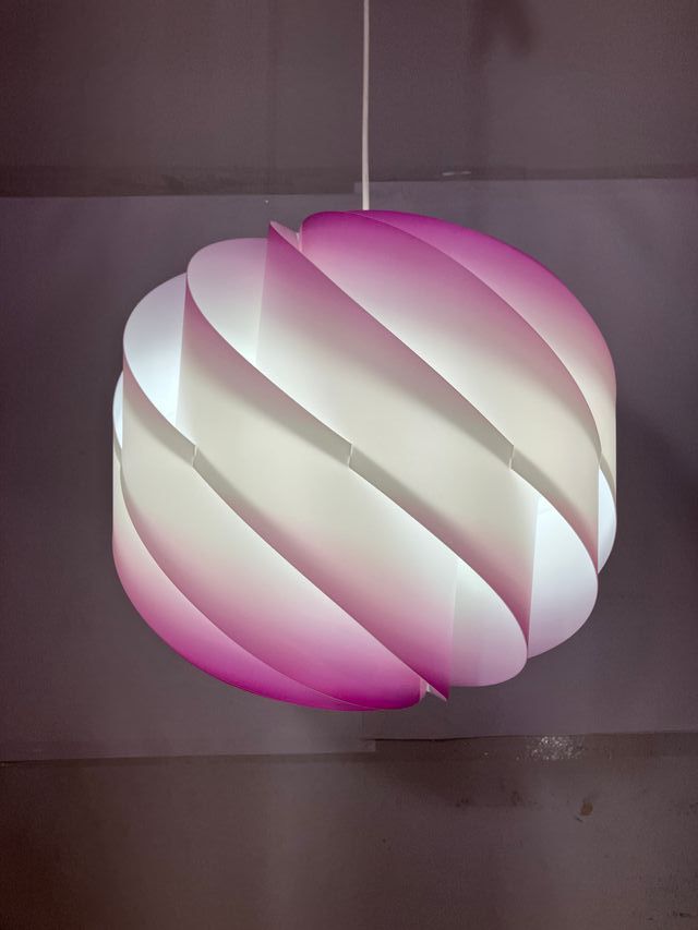 Lampadario design globo viola/bianco