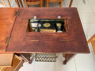Maquina de coser singer