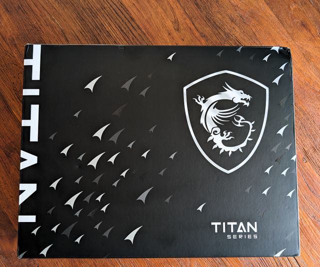 MSI TITAN 18" I9-14900 RTX4090 NEW SÚPER PRECIO