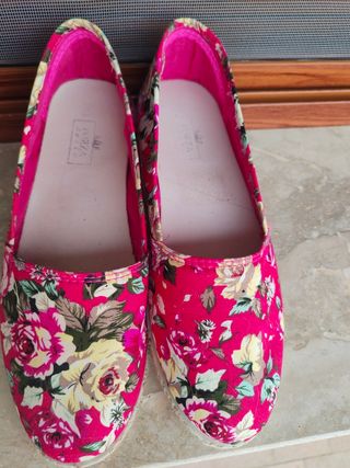 Graziose ballerine rosse fantasia fiori