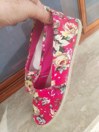 Graziose ballerine rosse fantasia fiori