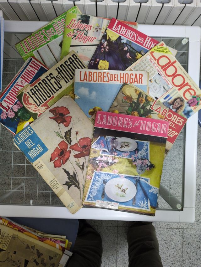 Revistas antiguas "Labores del Hogar"
