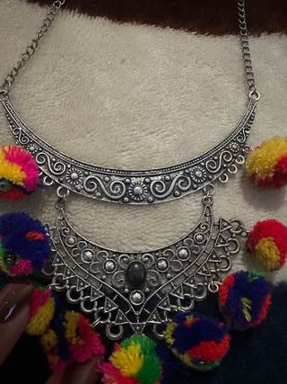 Collar boho pompones