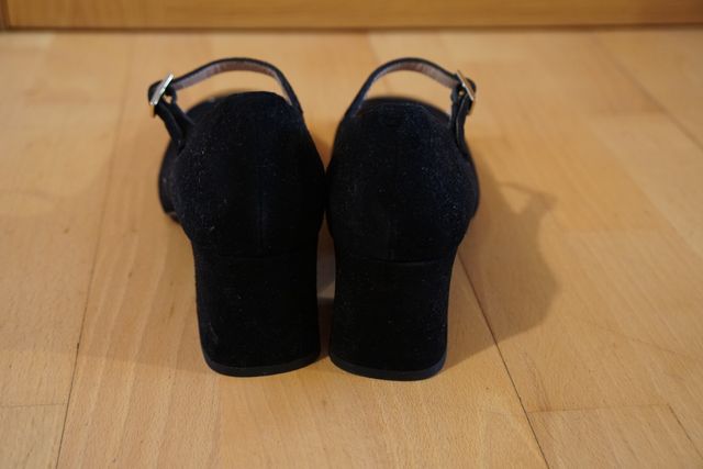 Zapato negro ante con puntera cuadrada charol