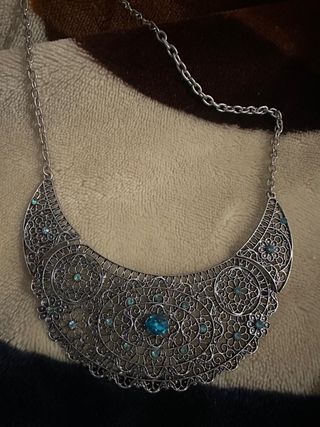 Collar plateado
