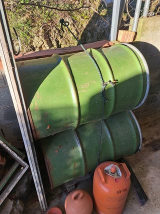 Bidones alimentarios y más material apícola