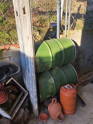 Bidones alimentarios y más material apícola