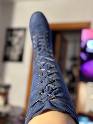 Espectaculares botas azules de mosquetero