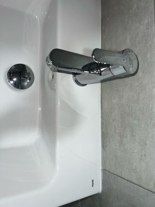 Lavabo y grifo de baño GALA