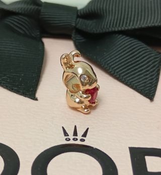 Charm Rose Año Chino del Conejo.