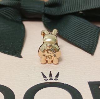 Charm Rose Año Chino del Conejo.