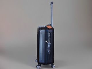 1 Maleta Mediana 20 kg Nueva  Negra 30€