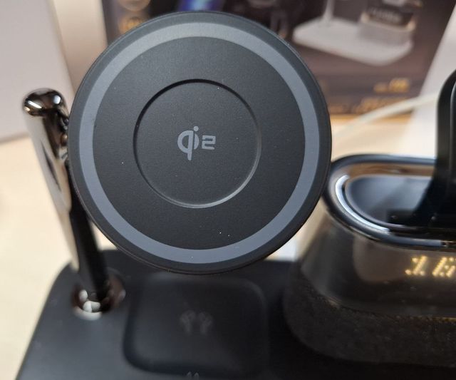 Cargador 3 en 1 Apple con reloj RGB