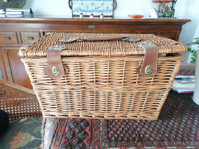 Cesta pic-nic, 4 comensales. Viene con su manta.