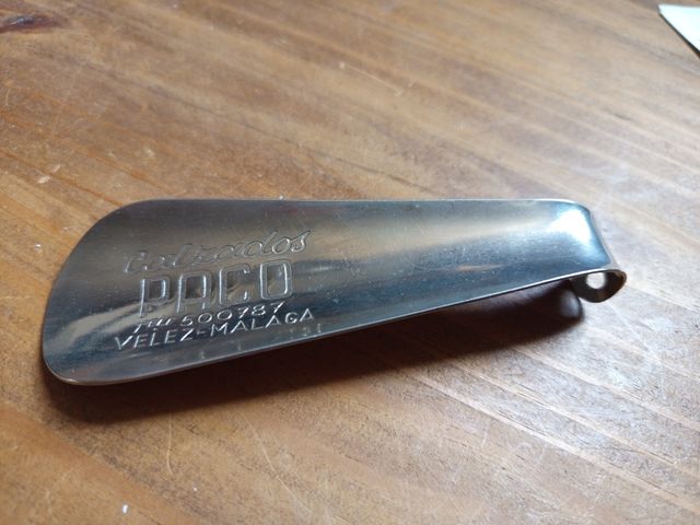 Calzador antiguo de metal