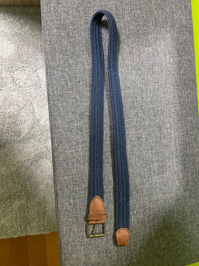 Cinturones todos 20 euros.1 a 8 euros