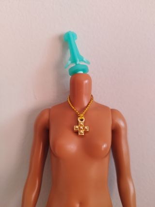 Barbie collar para muñeca.