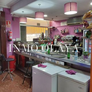 R-7937441  Traspaso de Bar con gran terraza 