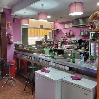 R-7937441  Traspaso de Bar con gran terraza 