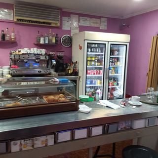 R-7937441  Traspaso de Bar con gran terraza 
