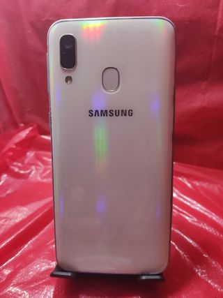 SAMSUNG A40