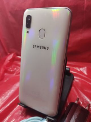 SAMSUNG A40